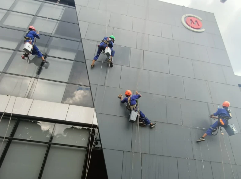 cuci kaca gedung tangerang